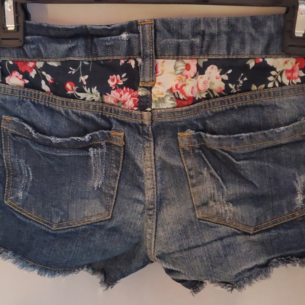 Distressed ripped shorts with flowers so cute❣️ - Picture 2 of 7
